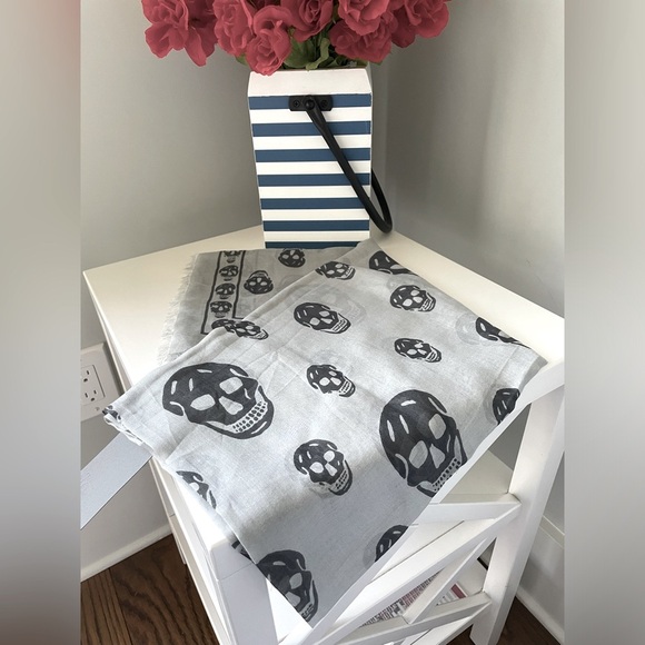 Alexander Mcqueen Skull Scarf - Picture 1 of 8